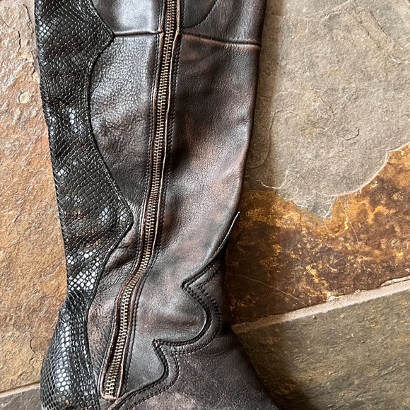 FreeBird brand leather boots - Picture 2 of 6